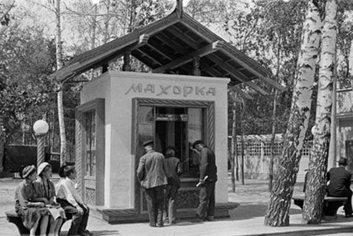 «Ларёчная» Москва, которую мы потеряли палатка, метро, ларек, 1920е, справа —, продавали, стены, у Китайгородской, Никольская, в парк, «Сокольники», годУгол, 25 октября, и пл Дзержинского, улица, Тишинская, ЛубянскаяРынок, 1930−1934 ггПалатка, «Пепси», в ноябре