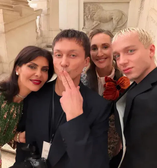 Гвинет Пэлтроу, Джорджина Родригес, Надежда Оболенцева среди гостей и сын Наоми Уоттс — на подиуме на показе Valentino Valentino, Бондаренко, осеньзима, Оксана, коллекции, 2026Valentino, Надежда, Шрайбер, показе, подиум, показ, Богданович, платье, Париже, Оболенцева, Пэлтроу, образы, модные, пришла, Аллен