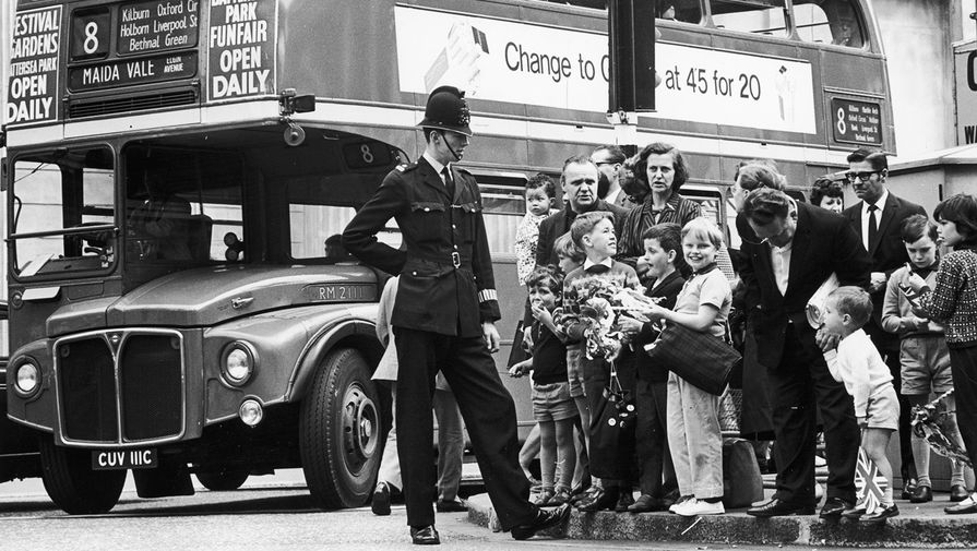 Легендарная 15. Испанские автобусы 60-х годов. Автобусы 60-х в Манчестере. Автобус «Рутмастер» - 1945 год.