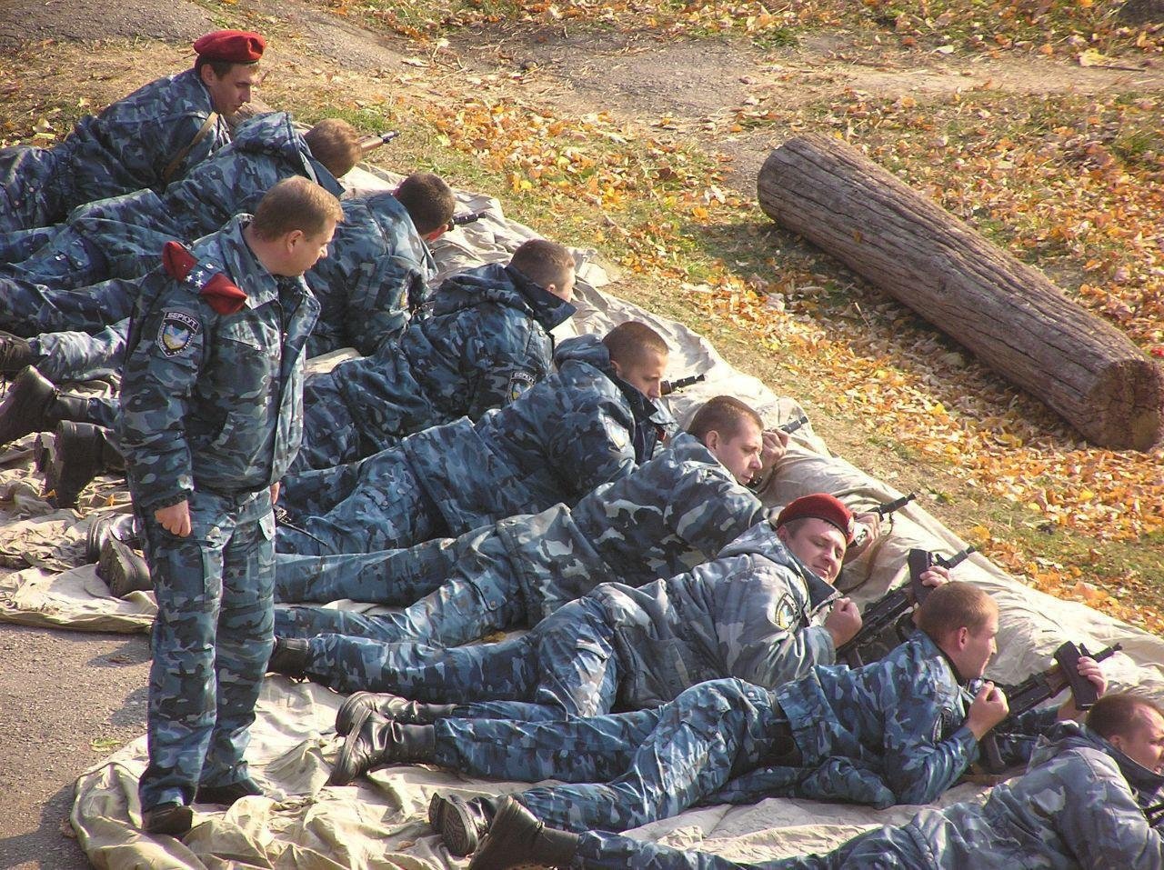 Спящие солдаты видео. ОМОН 1990 Беркут. Беркут спецназ. ОМОН Беркут Донецк. Форма Беркута.