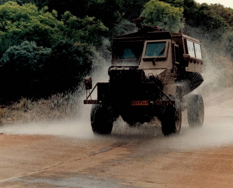 Самый опасный в мире «Буйвол». БТР Buffel оружие