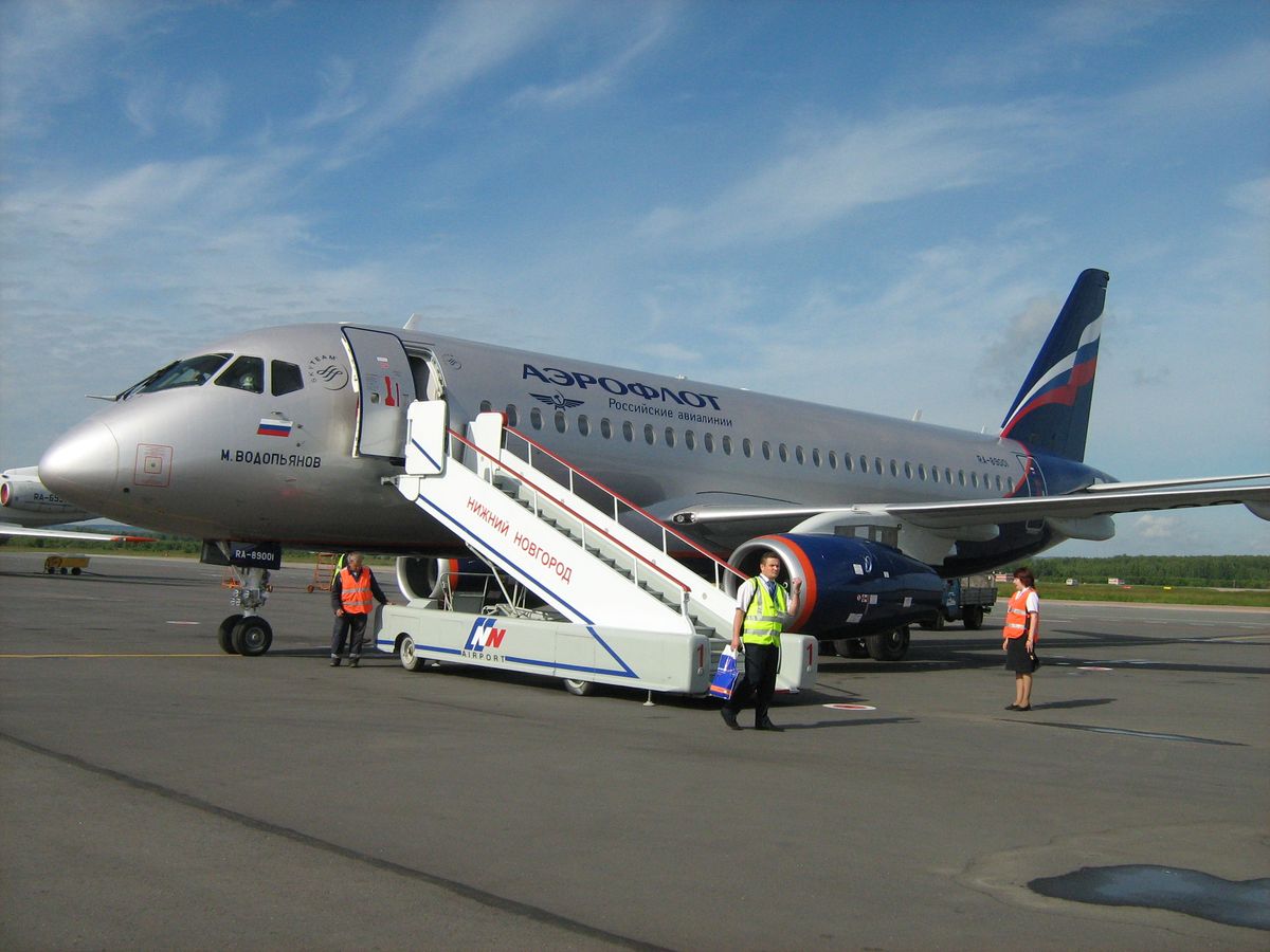 Летевший из Нижнего Новгорода в Москву самолет вернулся в аэропорт вылета