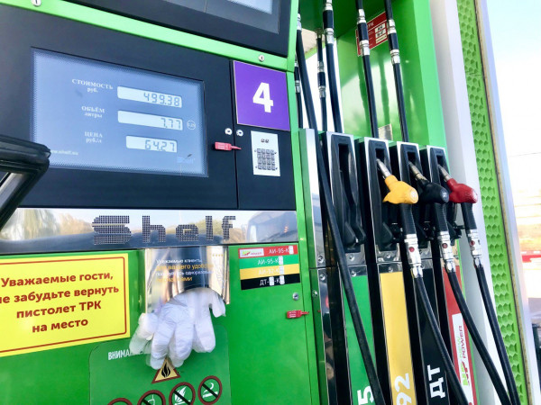 «Не снимать с контроля». В России займутся проблемой роста цен на бензин