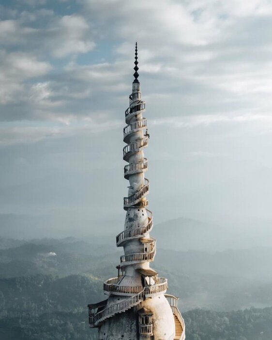 Винтовая башня на Шри-Ланке можно, башня, когда, увидеть, сделать, просто, башни, Здесь, например, могут, среди, открывающиеся, довольно, селфи, Однако, возвышается, нужно, Амбулувава, башне, привлекает