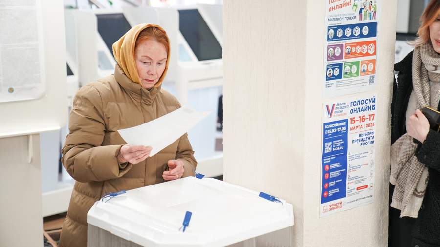 Российский Дед Мороз проголосовал на выборах президента РФ в Вологодской области