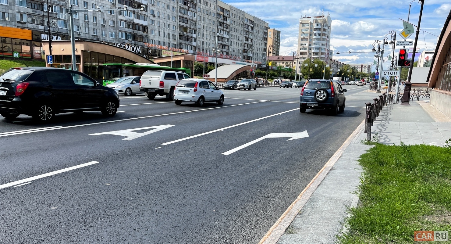 В каких случаях запрещается двигаться по левой полосе дороги