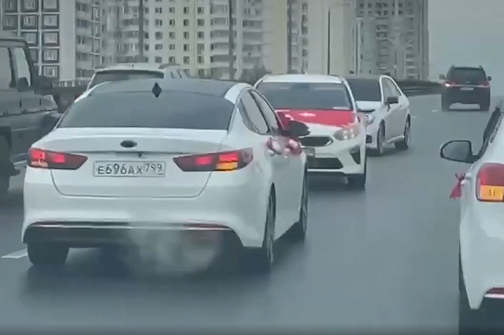 Автомобили с турецким флагом перекрыли Варшавское шоссе в Москве
