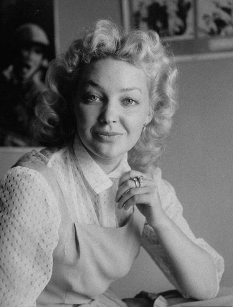 Простые москвички в 1956-м году 