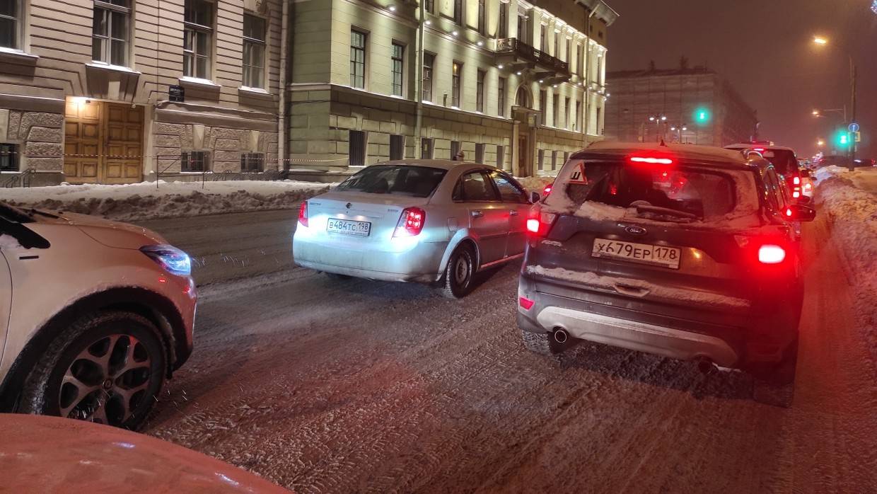 Спб встанешь. Дороги в центре Питера. Пробка на Невском. Пробки в Мороз. Пробка на дороге.