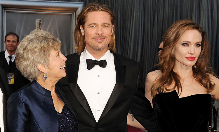 "Анджелина недолюбливает маму Брэда": почему дети Джоли и Питта четыре года не виделись с бабушкой и дедушкой