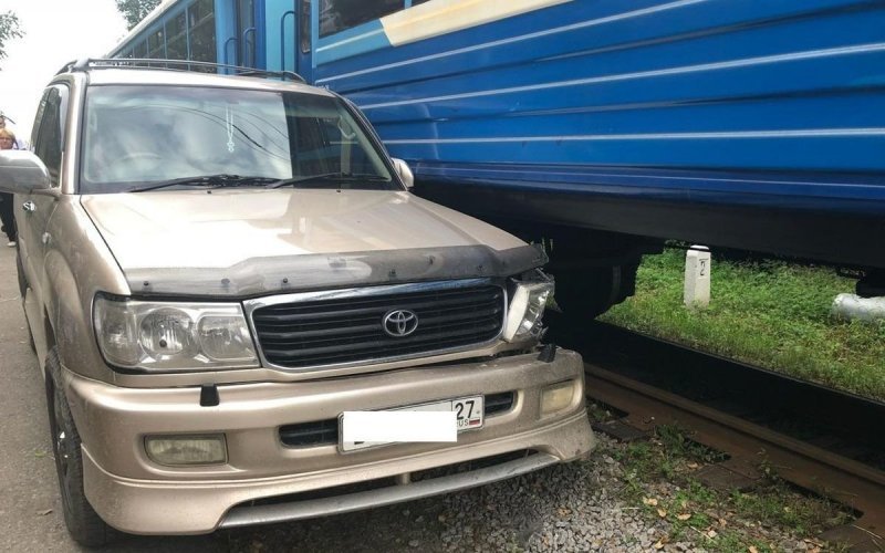 В Хабаровске поезд детской железной дороги зацепил автомобиль. Машиниста признали виновным гибдд,ДТП,на злобу дня