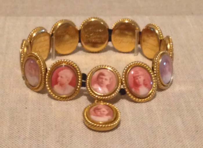 Памятные украшения королевы Виктории, среди которых встречались и весьма странные 