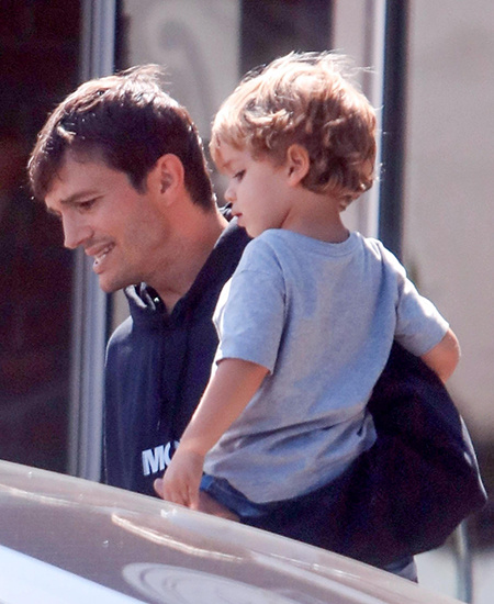 Мужские дела: Эштон Катчер с сыном Димитрием в Лос-Анджелесе Мужские дела: Эштон Катчер с сыном Димитрием в Лос-Анджелесе Дети,Дети знаменитостей