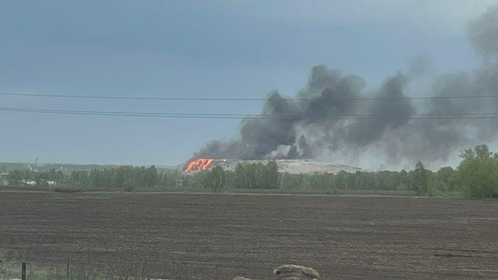 В Новосибирске локализовали крупный пожар на Левобережном полигоне