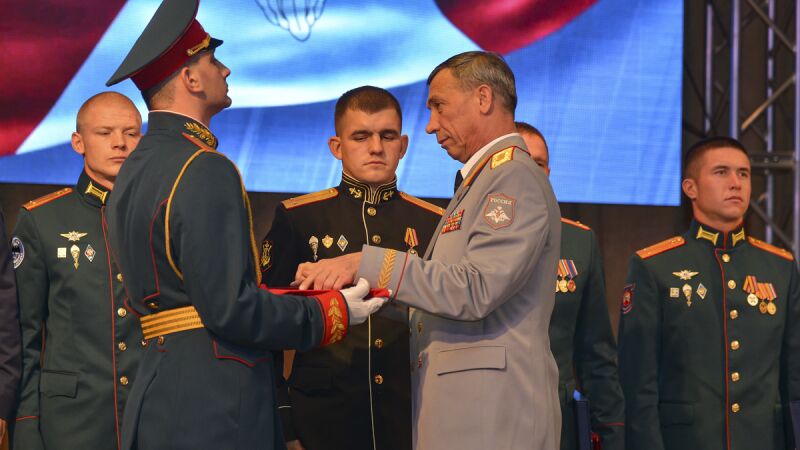 Дмитрий Певцов призвал вернуть ежемесячные «наградные» ветеранам боевых действий