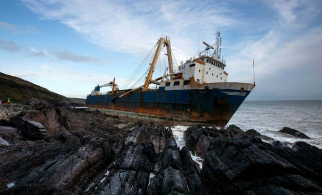 Исчезнувший в Бермудском треугольнике корабль появился у берега спустя два года