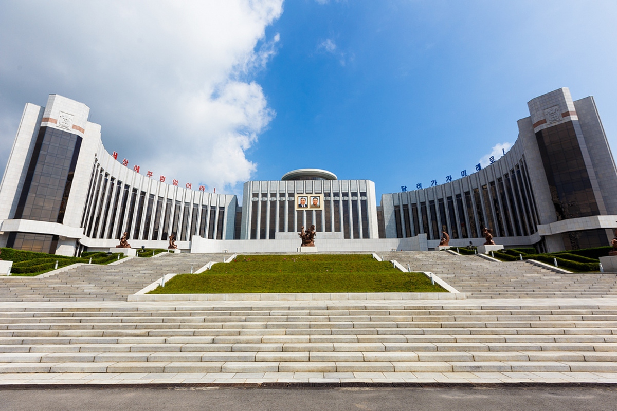 Что скрывает в себе дворец пионеров и школьников в Пхеньяне 