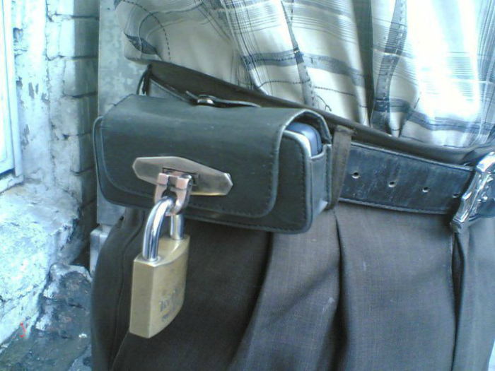 17 самоделок, от которых и грустно, и смешно одновременно 17 самоделок, от которых и грустно, и смешно одновременно мнению, Novateru, просто, прекрасно, бутылки, новый, зеркала, боятся, ремня, Nairaland, Forum12, нашего, Наверное, виделиДаже, хранится, большая, ценностьВсе, ценное, замком, боковые