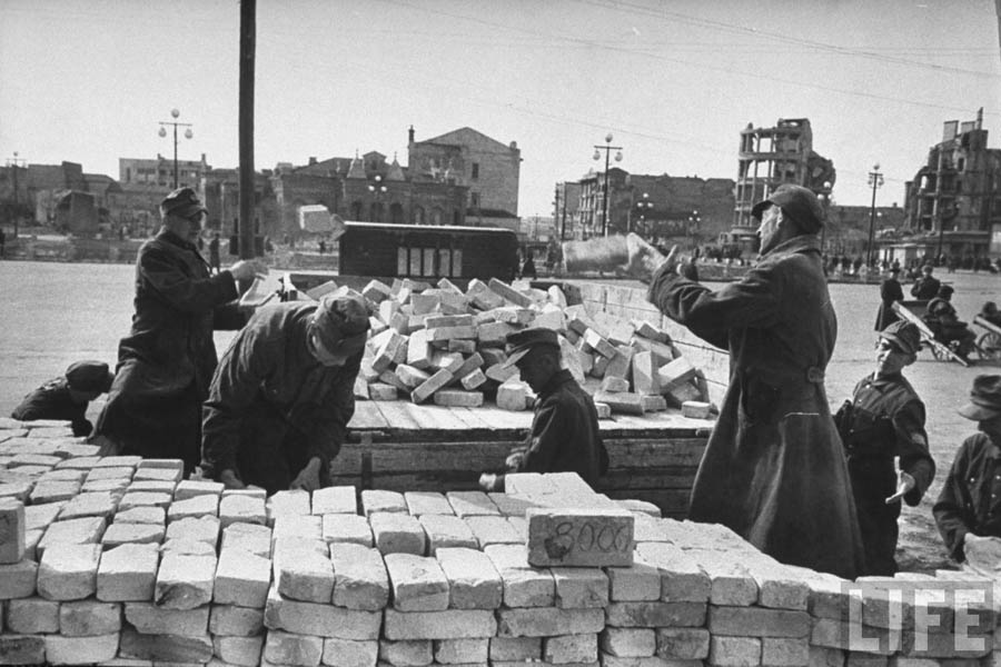 Сталинград. 1943, 1947 и 1952 года