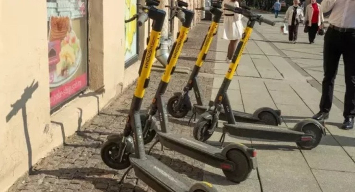В Сети показали, как электросамокат самоуничтожился за несколько секунд