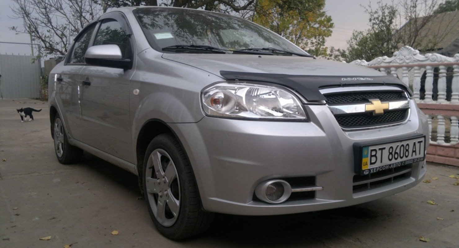 Установка дефлектора капота — стиль или осознанная необходимость?