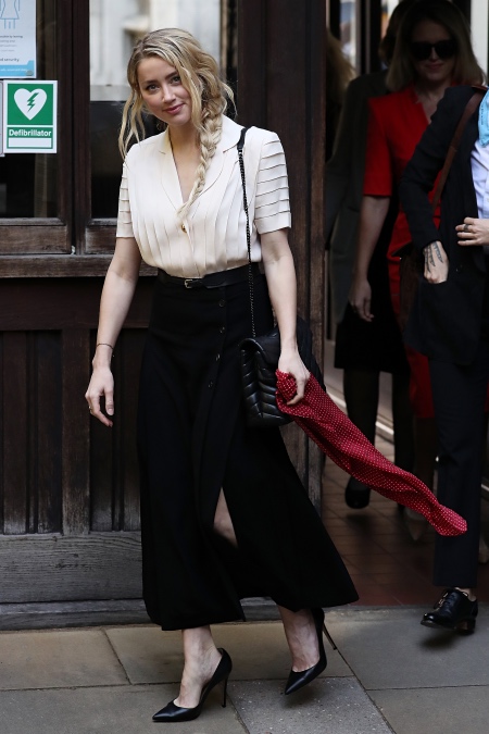 Эмбер Херд вновь обвинила Джонни Деппа в жестокости: "Я боялась, что умру в нашем браке" Эмбер Херд вновь обвинила Джонни Деппа в жестокости: "Я боялась, что умру в нашем браке" Звезды,Звездные пары