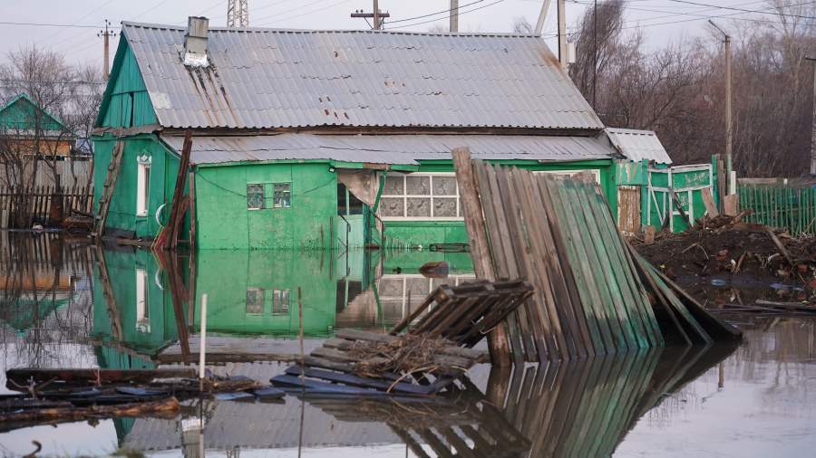 В Челябинской области началась эвакуация жителей из-за размыва дамбы