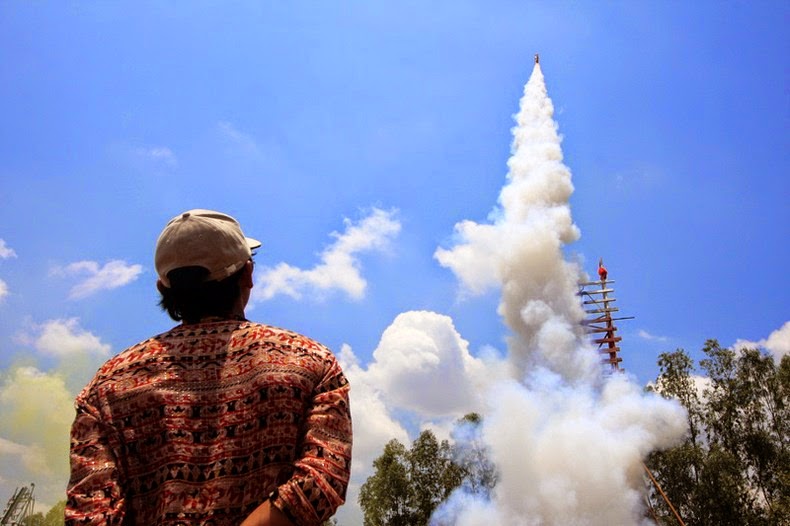 «Bun Bang Fai» – опасный праздник с самодельными ракетами в Таиланде авиатур