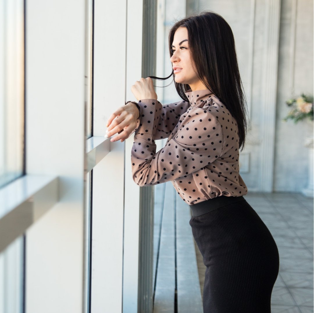 Женственно и привлекательно - 8 стильных идей, с чем носить блузку в горошек весной 2019 Женственно и привлекательно - 8 стильных идей, с чем носить блузку в горошек весной 2019 весна 2019