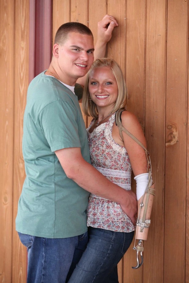 Невозможное возможно: женщина без рук и ног вышла замуж, родила двоих детей и построила успешную карьеру Невозможное возможно: женщина без рук и ног вышла замуж, родила двоих детей и построила успешную карьеру