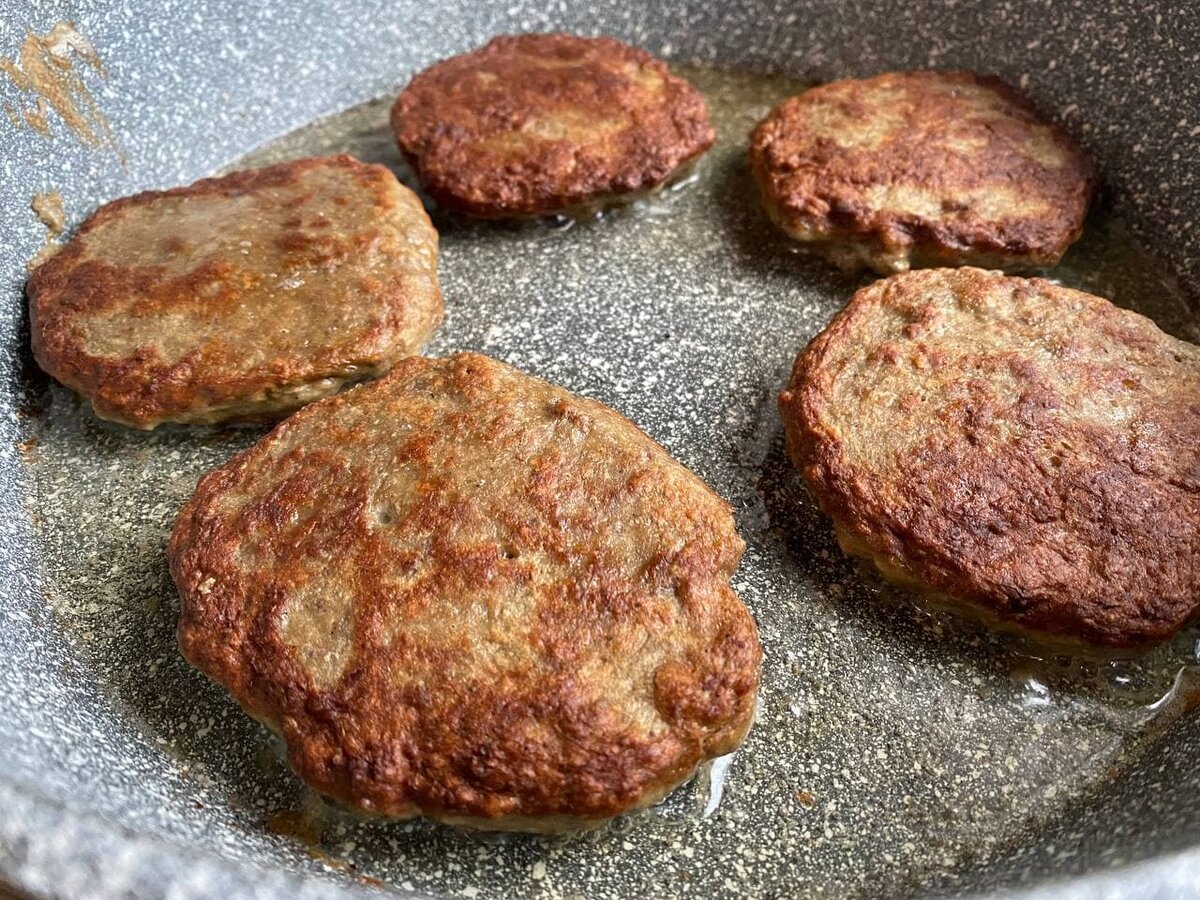 Сальники из куриной печенки. Готовятся просто, получаются вкусно. Хитрость в одном ингредиенте удовольствием, сальники, растительное, добавить, ложки, перец, прокрутить, продукт, печени, минуты, придает, печеночным, оладьям, жирок3, прожилки, срезать, остудить2, затем, неповторимый, готовности