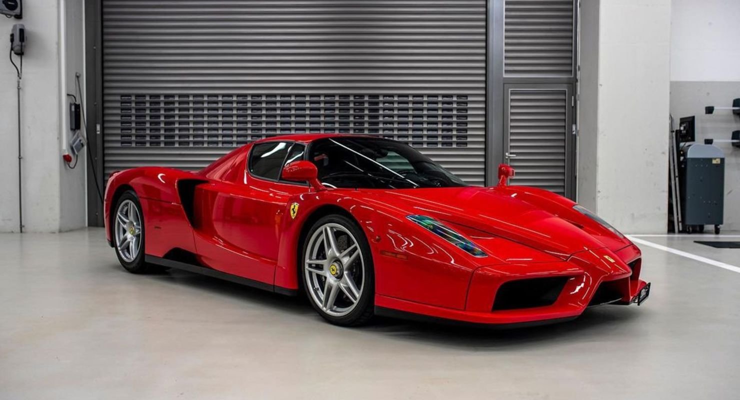 Феттель решил продать часть своей коллекции суперкаров, включая 5 машин «Феррари»