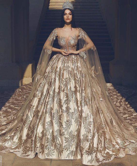 Платья настоящей королевы: в сети спорят, какой из этих 9 нарядов — самый роскошный Платья настоящей королевы: в сети спорят, какой из этих 9 нарядов — самый роскошный лучшее,мода,модные советы,Наряды