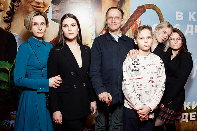 Александра Бортич, Кристина Асмус, Мария Миронова с сыном и другие гости премьеры фильма 