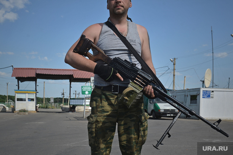 Луганск КПП в руках ЛНР, пулемет, война