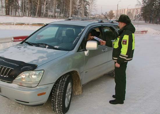 Инспекторы ВАИ ЦВО в Алтайском крае провели акцию по безопасности дорожного движения с водителями