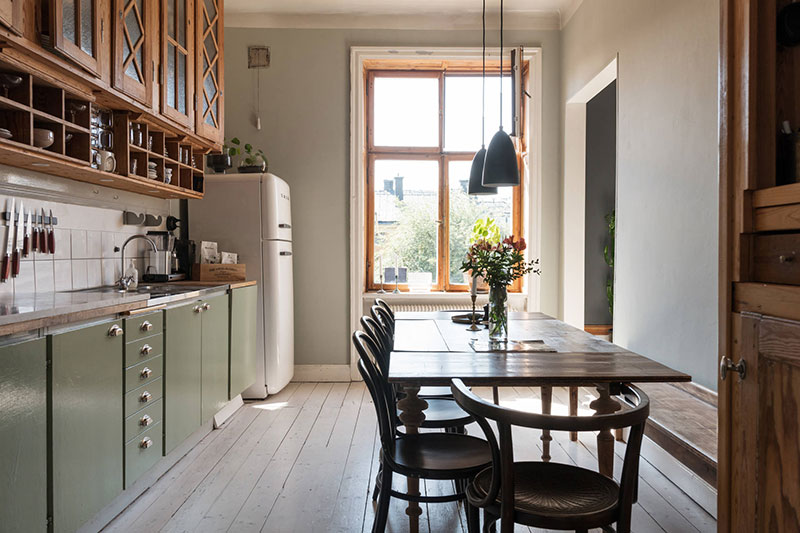 Скандинавия, которая удивляет: необычная однокомнатная квартира в Стокгольме Скандинавия, которая удивляет: необычная однокомнатная квартира в Стокгольме арт-деко,дизайн,интерьер,квартира,малометражка,Скандинавский стиль,стеклянная перегородка,темные тона