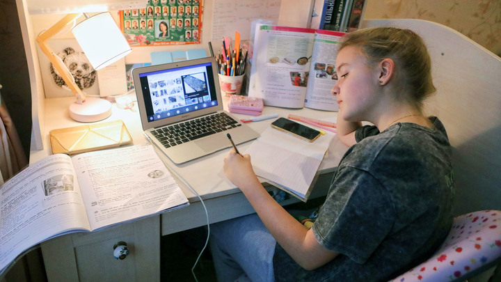 Слово на букву "д" стало хитом 2020 года: Лучше бы мы его не знали