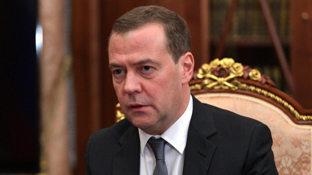 Медведев: Россия сможет защитить свои интересы и безопасность граждан Политика