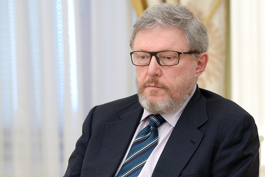 Явлинского выталкивают. Он не уходит