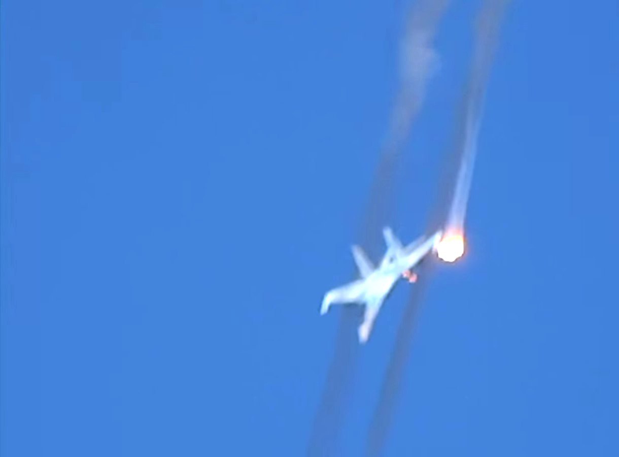 Исполнив филигранные маневры, российский Су-35С разнёс боевиков в Хаме