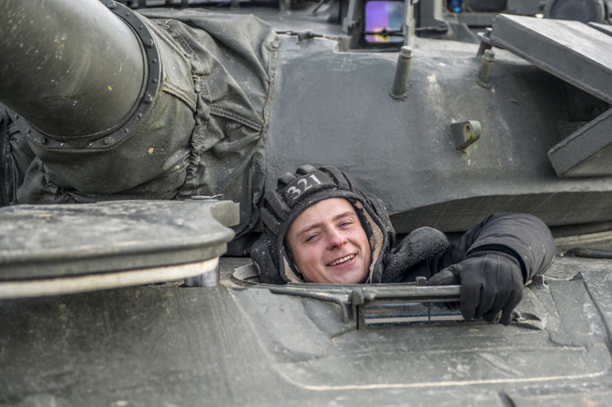 Механик водитель танка боевая подруга