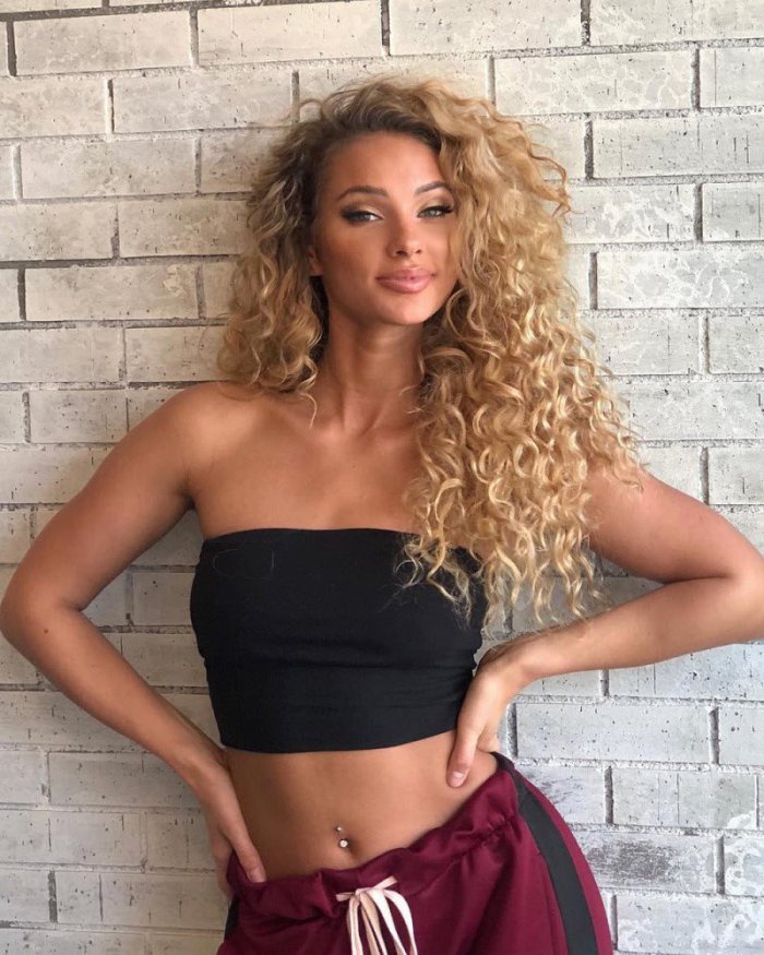 Улыбчивые девушки  