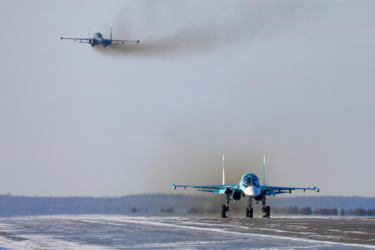 Сбитый российский самолет над севастополем. Су 34 ВСУ. Су-27 ВСУ. Су-34 ВКС. Летчики Су 34.