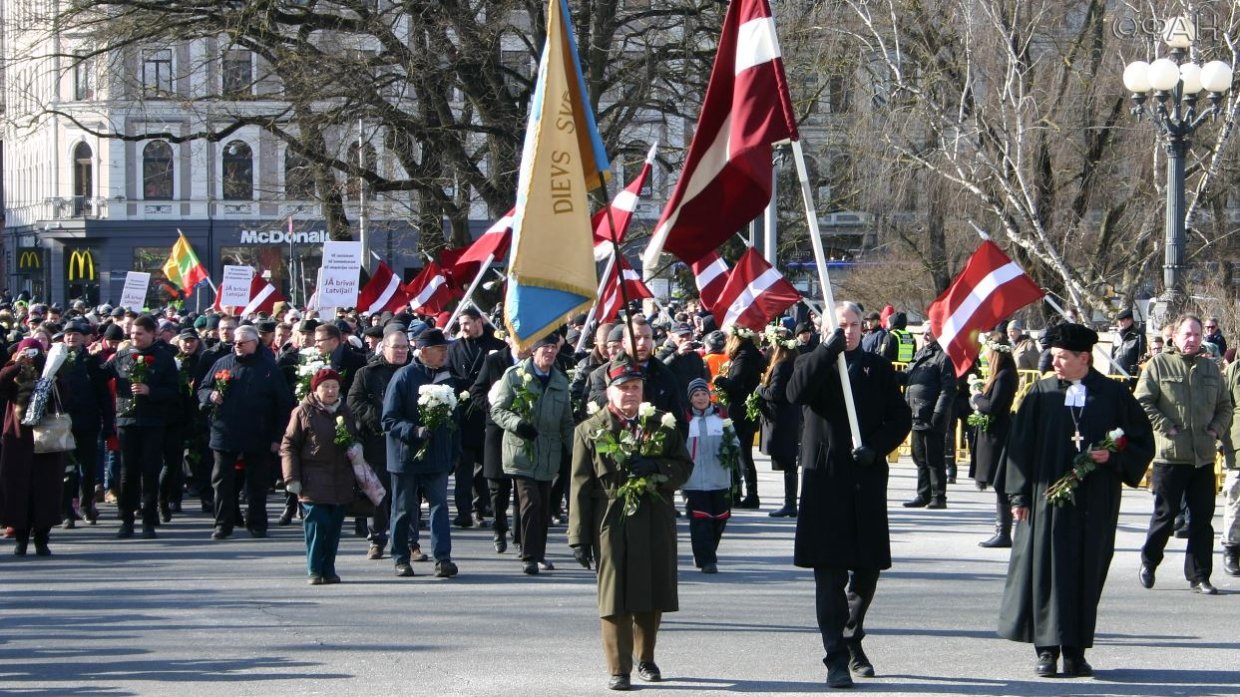 С 1994 года в Риге проводятся ежегодные шествия в память легионеров двух латышских дивизий Ваффен СС. Рига, 16 марта 2018