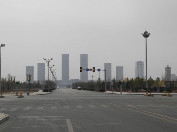 В Китае настроили десятки городов и тысячи поселков, в которых никто не живет. Государству деньги девать некуда?