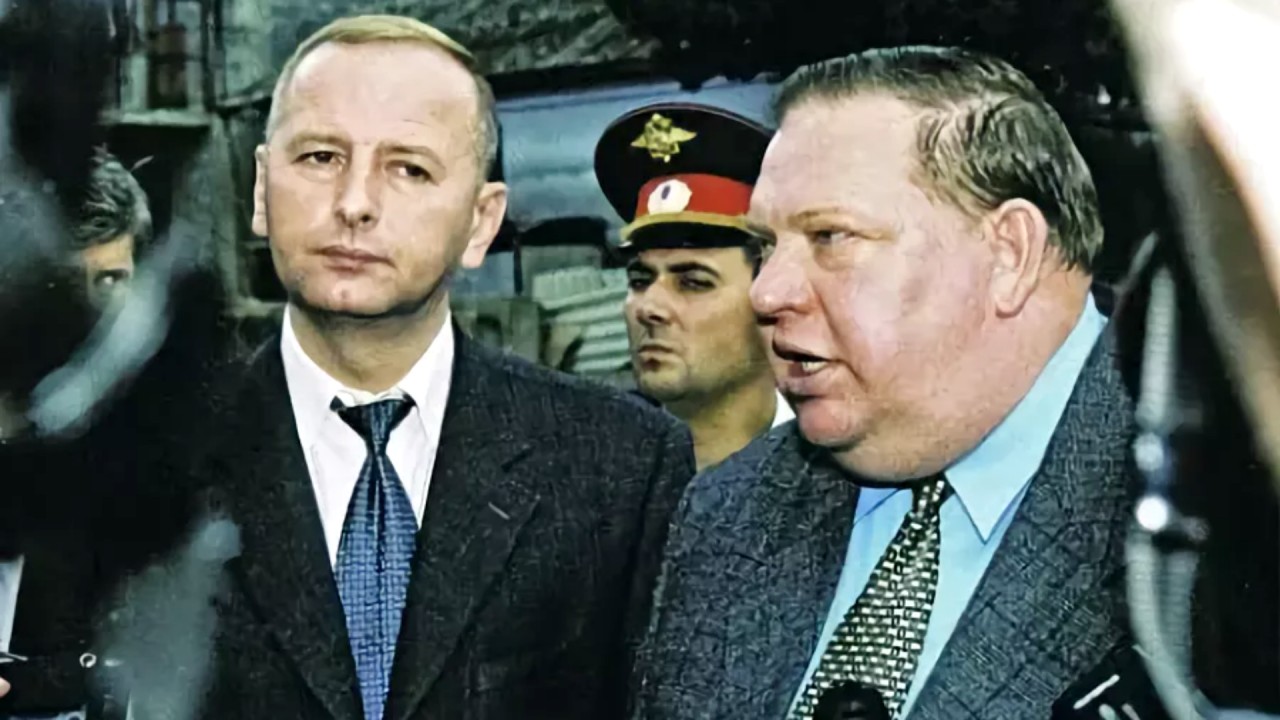 Герман Угрюмов (на снимке справа) был одной из ключевых фигур на Северном Кавказе во время второй чеченской войны. Фото Виктора Клюшкина / ТАСС