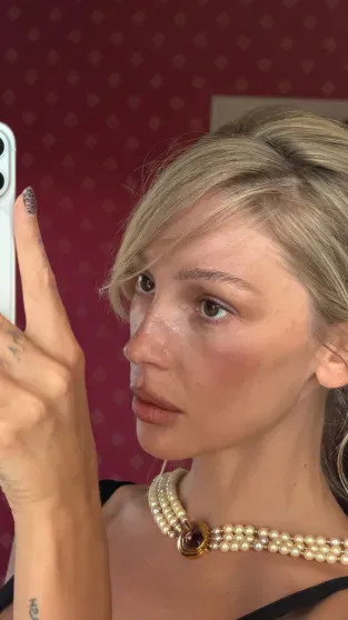 Свечи на каравае: как Настя Ивлеева отметила своё 35-летие настя ивлеева, день рождения, 35 лет, каравай, филипп бегак, телеведущая, блогер, праздник, образ, семья