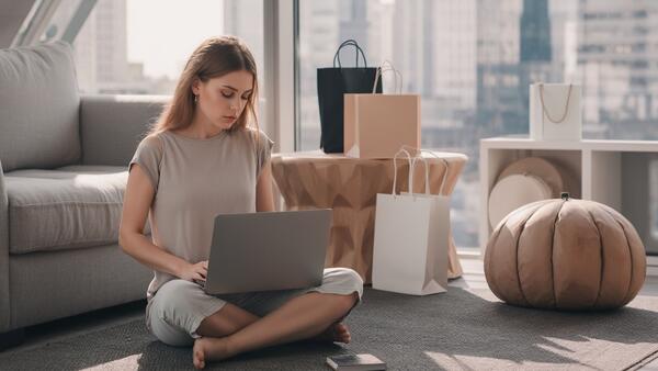 Свеча вместо дивана: почему мы готовы платить за атмосферу больше, чем за функциональность - свежие новости на Toplenta по теме Дарья