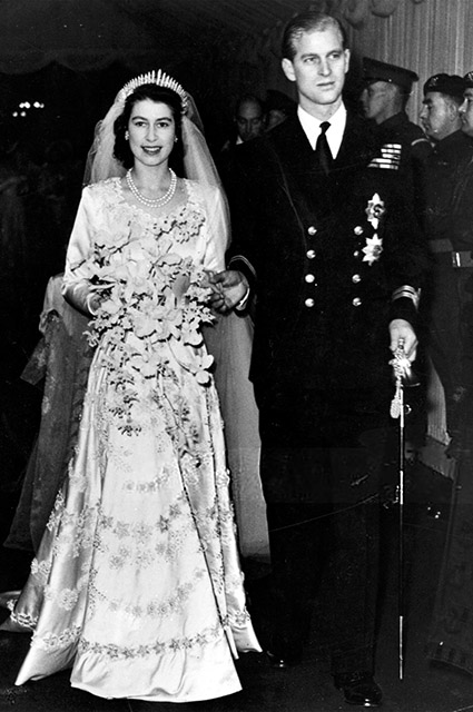 Принцы Джордж и Луи и принцесса Шарлотта поздравили королеву Елизавету II и принца Филиппа с 73-й годовщиной свадьбы принц, Елизавета, Филипп, Королева, который, супругов, замке, очень, платье, Виндзорском, своей, королева, Хартнелла, дизайнера, создании, выбрала, тогда, торжества, вдохновился, аббатстве